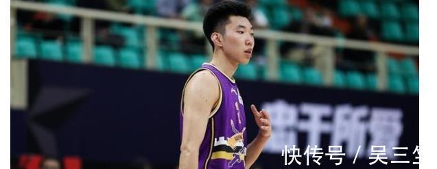 nb往后拨了下球就叫“砸”?孙铭徽摆明了欺负新秀,许钟豪更狠!