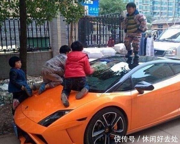 熊孩子|5岁男孩拿别人奶茶喝,妈妈强势护短,女孩的回答让妈妈内心发慌!