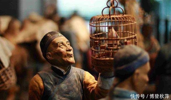 有人|满清王朝覆灭后，皇室贵族都去向何处？至今有人留长辫，穿黄袍