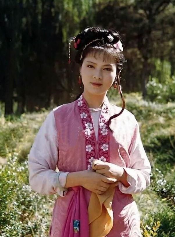 花袭人|家有贤妻美妾,贾宝玉为何还离家出走?七个字说出薛宝钗的不堪