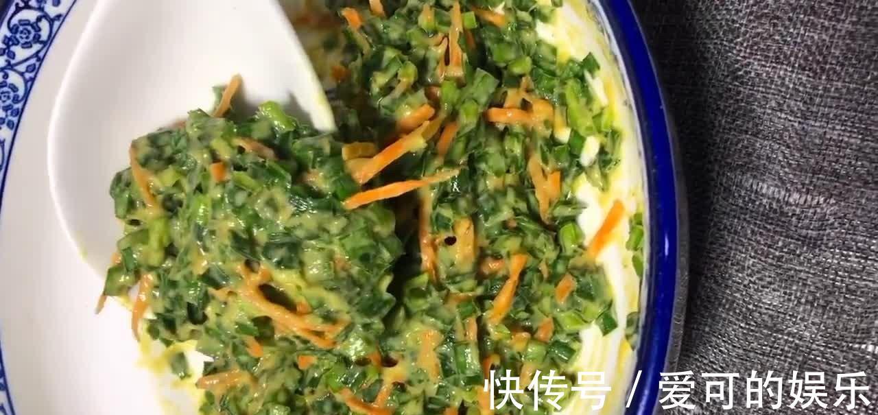 韭菜粗饼的做法，口感酥脆可口香气四溢，增强肠胃蠕动预防便秘！