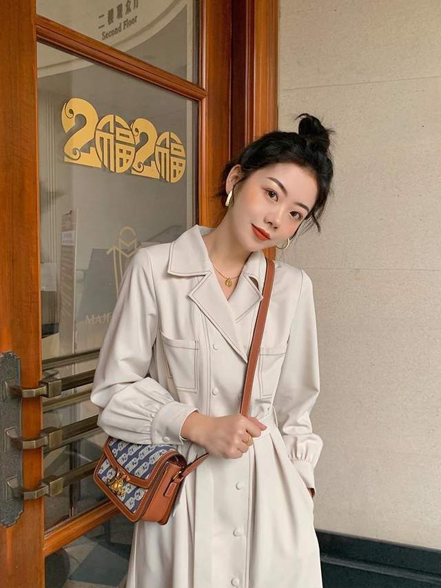 减龄|裙装穿搭指南,30+女性穿起来也不显老,穿出18岁的清纯魅力