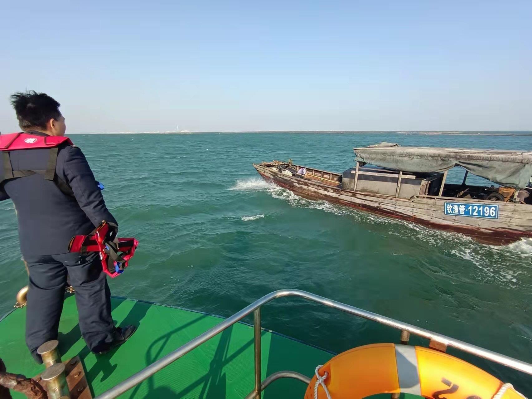 广西|广西钦州一渔船海上失动力渔民遇险 海事紧急救助