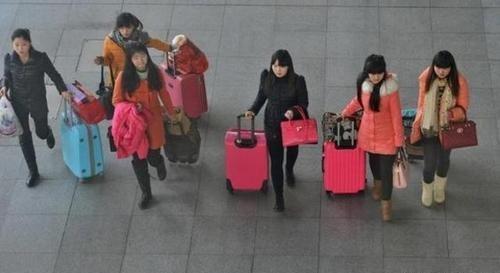 小小的绣花针|俗语出门千里不拿针,是什么意思出远门还有拿针的