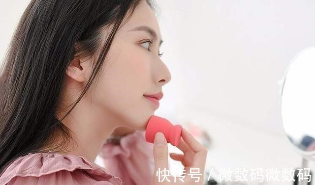 妆容 为什么粉底液刚上脸很白,下午就变暗沉因为很多人做错了这一步!