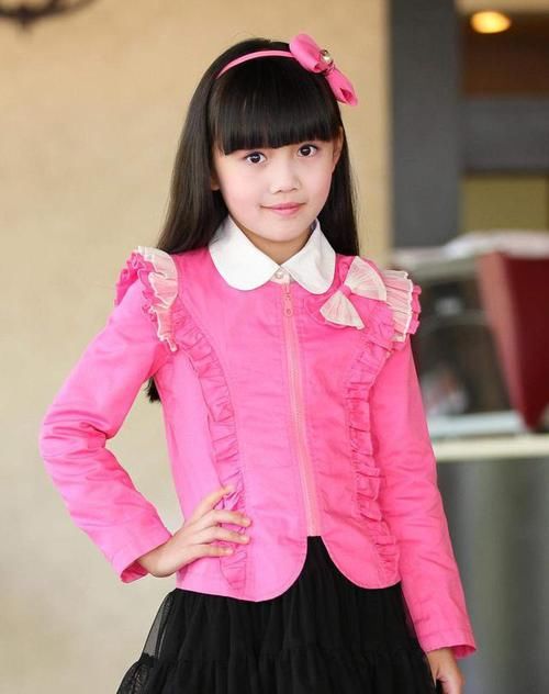 女儿们|四胞胎爸爸接女儿们放学，牵娃神器惹围观