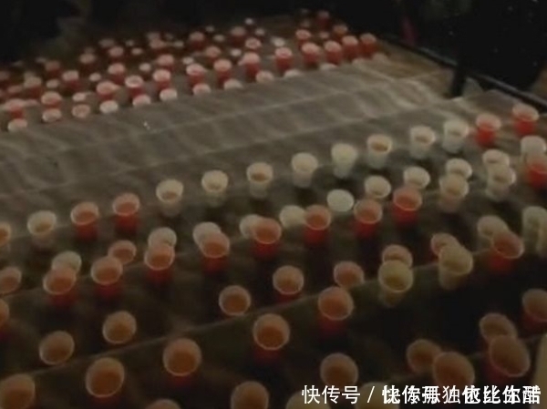 兵哥哥带人接军嫂,看到楼梯的东西,伴郎们表示很同情新郎