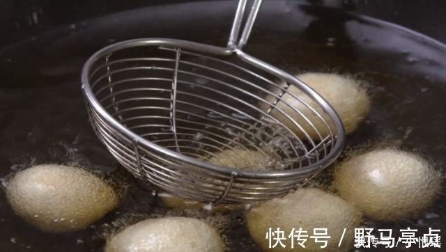 糯米团|想吃麻团不用买，1碗糯米粉就能做，个个金黄酥脆，好吃停不下来