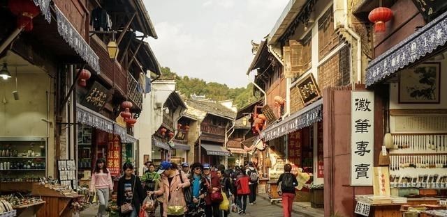 中年|晚上6到10点成为旅游黄金时间，网友：这不能只怪年轻人起不来