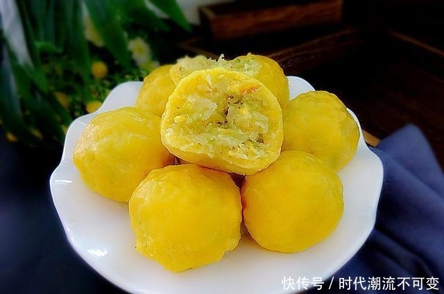 这是全家都爱吃的菜团,不用和面发面,简单省事,鲜香又解腻