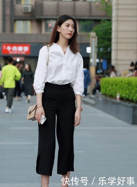 黑白|美女经典的黑白搭配，加上这凉鞋，看起来简单又美丽！