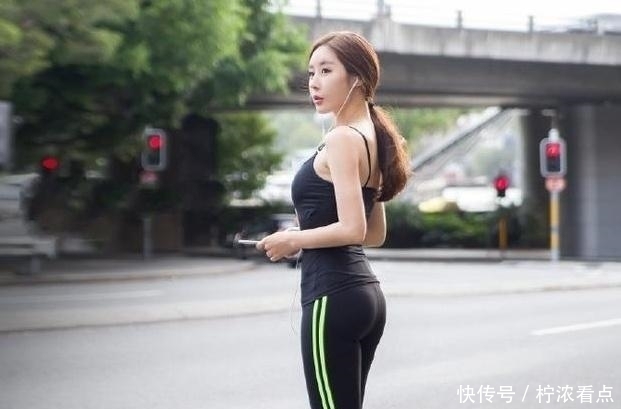 美女|青春朝气的打底裤美女,精致搭配,勾勒出婀娜身姿!