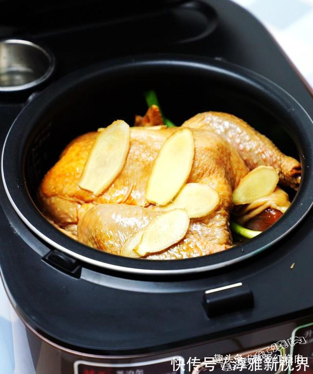 三黄鸡|嘴馋想吃肉了,买只鸡丢进电饭煲,没想到色泽诱人香味扑鼻真好吃