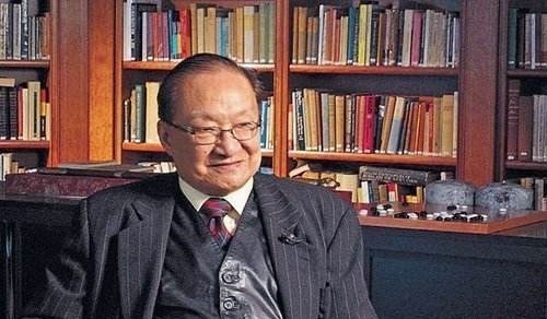 离婚#知名作家,邂逅美貌女子后,与相爱23年的妻子离婚,儿子因此自尽