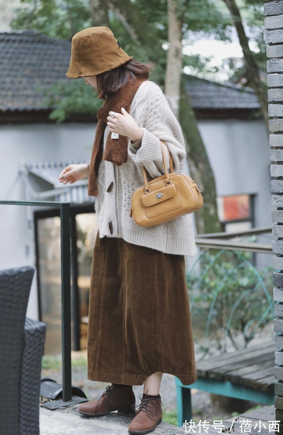 半身裙 优雅女人都会穿“毛衣开衫”,看她们就知道了,骨子里透着高级感