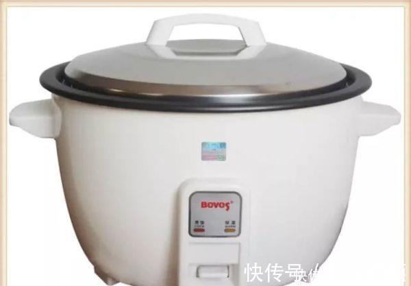 电饭煲又脏又发黄，1个笨方法不用一滴水，和新的一样，省时省力