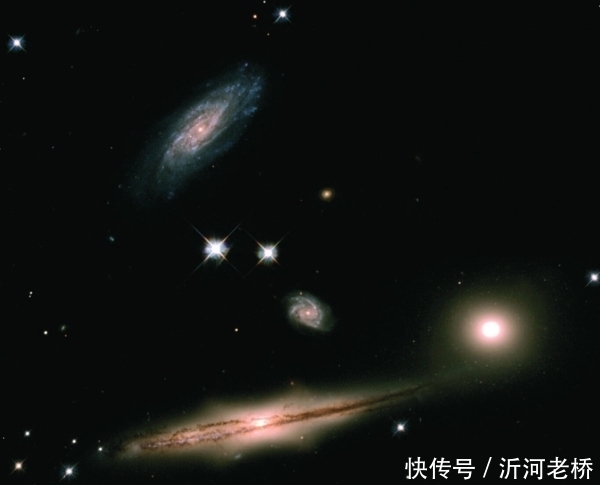 精选一组宇宙大图;地球最美极光图、宇宙有中心吗?