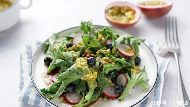 它是热带水果,用来拌冰草,酸甜开胃,清脆冰爽,真好吃!