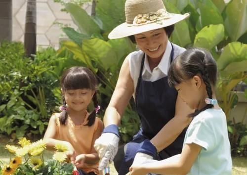 中国式隔代养娃有哪些不同?这是经验,宝宝每个月龄都有什么变化