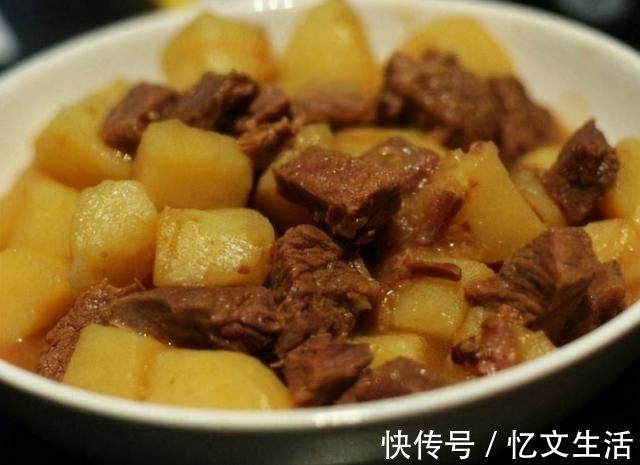 炖牛肉时,千万别着急下锅!多加这1步,软烂入味还不柴
