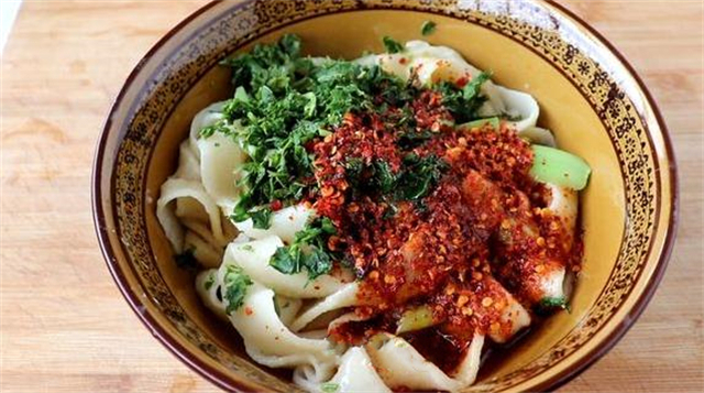 教你做油泼面,做法和诀窍告诉你,堪比白鹿原油泼面,真是一绝