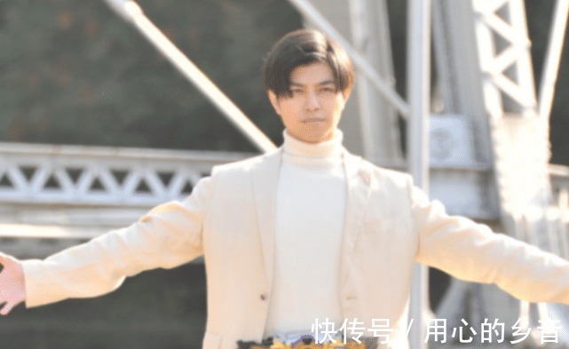 手办|假面骑士千骑狂热粉丝秀收藏,看到满屋子的周边后,网友酸了!