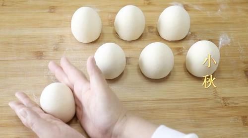 生坯|用开水烫面做馒头，是老一辈蒸馒头的方法，不发面个个暄软回甘