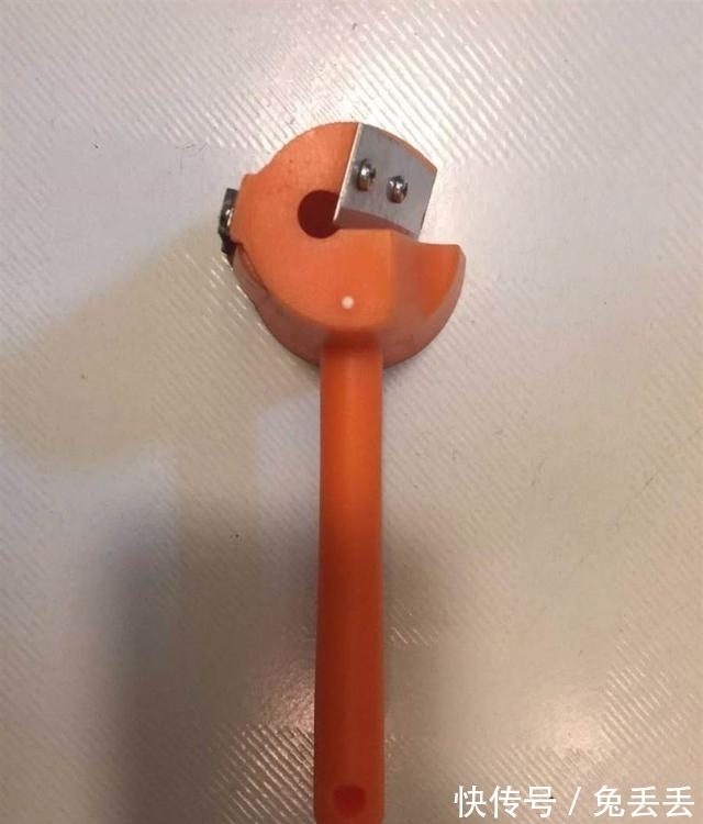 女子行李内多出一堆怪物品令人恐慌 航空