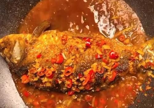 家庭版红烧鱼，学会这道菜，除夕晚上可以露一手