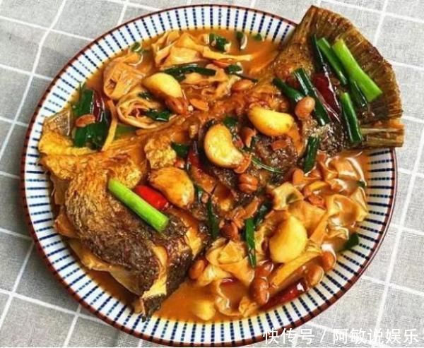 吃货美食香菇鸡块,麻辣藕片,小葱拌豆腐,美味鱼尾的做法