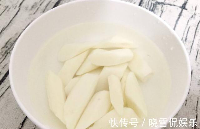 秋季气候干燥，教你炖一锅美味滋补的排骨汤，三碗鱼汤也不换