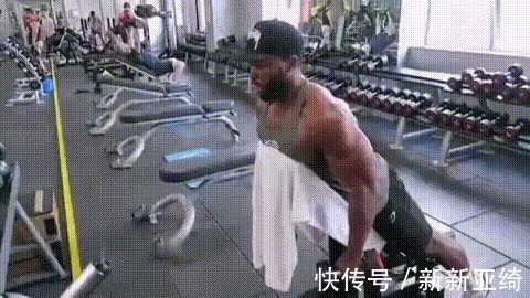 弹力带|完美三角肌如何训练这几个动作,轻松练出完美三角肌