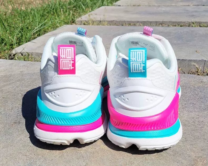 跑步 减缓冲击、低落差、耐磨损、超轻量,这双跑鞋才不到五百块?