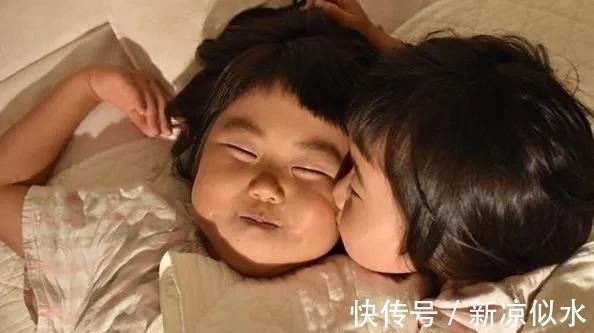 小m|人类幼崽有多可爱?这坑娃的妈给女儿拍了近千张“丑照”