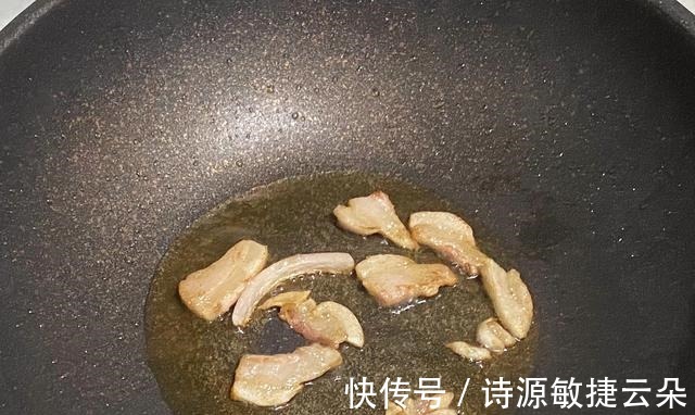 芹菜洋葱|这菜多给家人吃,简单炒一炒,营养足特开胃,太下饭了!