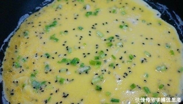 老妈|还是老妈这样做的鸡蛋饼好吃,美味又营养,一口气就吃了10张