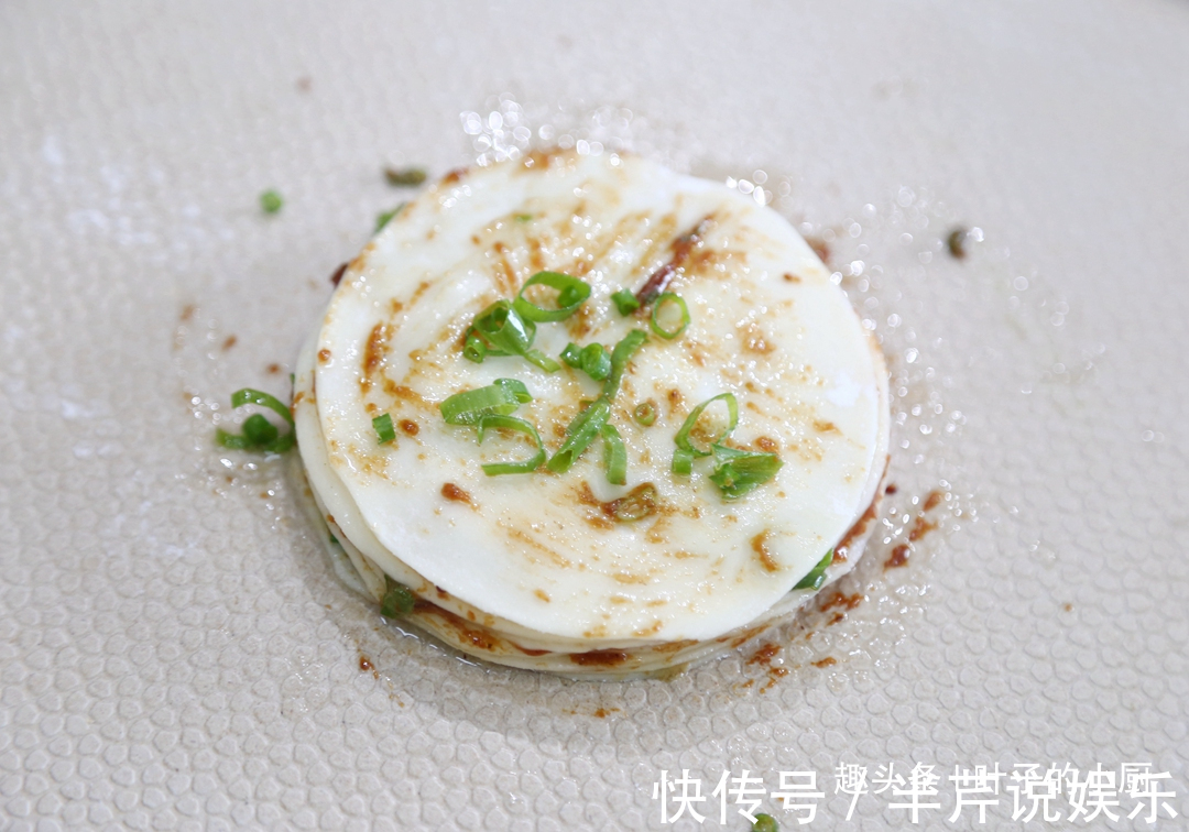 葱花饼吃了几十年,第一次发现如此妙招,太棒了!又快又好层层酥