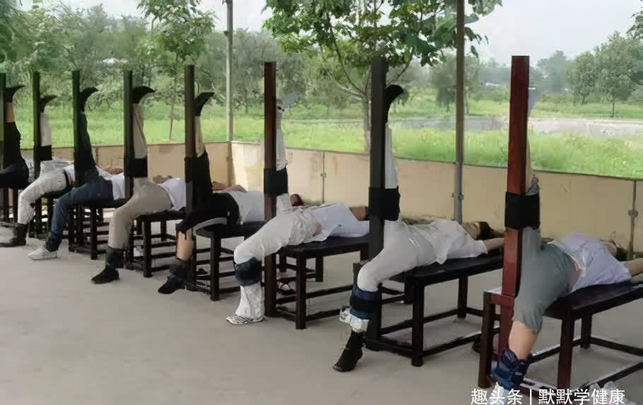 黄帝内经|筋柔百病消!学会这招拉筋术70岁像50岁的人,益寿延年、百病不沾