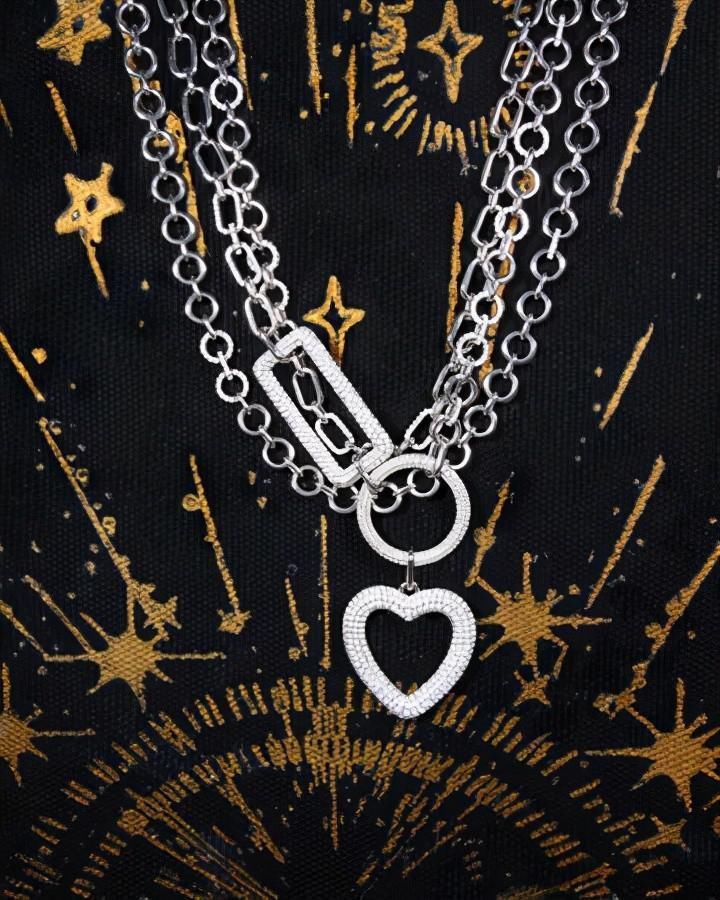 叠戴饰品才出色!学教科书级法国部落客加强份量感就对了