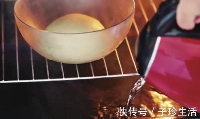 一碗面粉,一包牛奶,掌握这个配方,这款面包的造型也比较简单