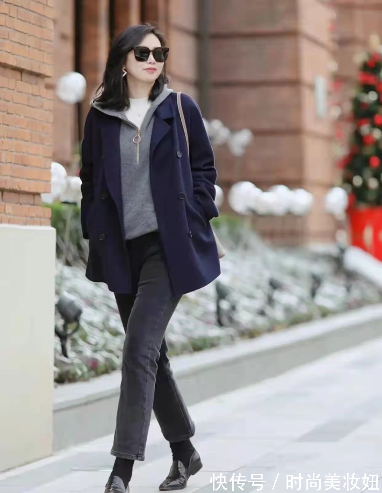 色系 这才是“梨形身材”该有的穿搭,她体重120斤,靠穿搭显瘦又气质