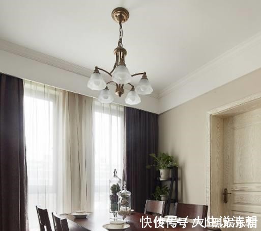 阳台上|装修130㎡新房花30万，满屋子的实木家具，儿女来看了都夸上档次！