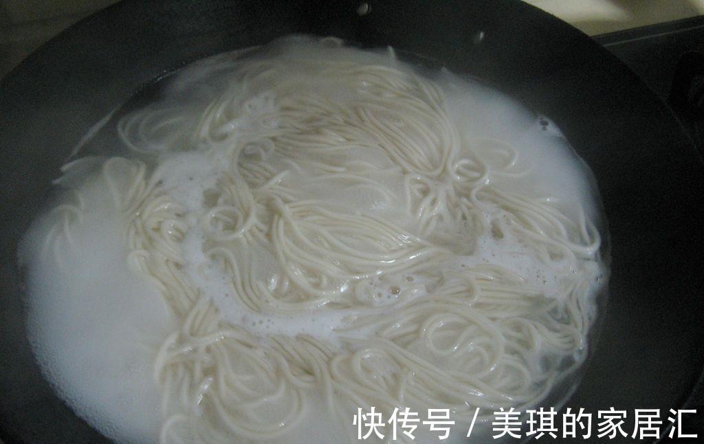 张厨|葱油拌面的关键是葱油，厨师长教你配方和5个技巧，保证一看就会