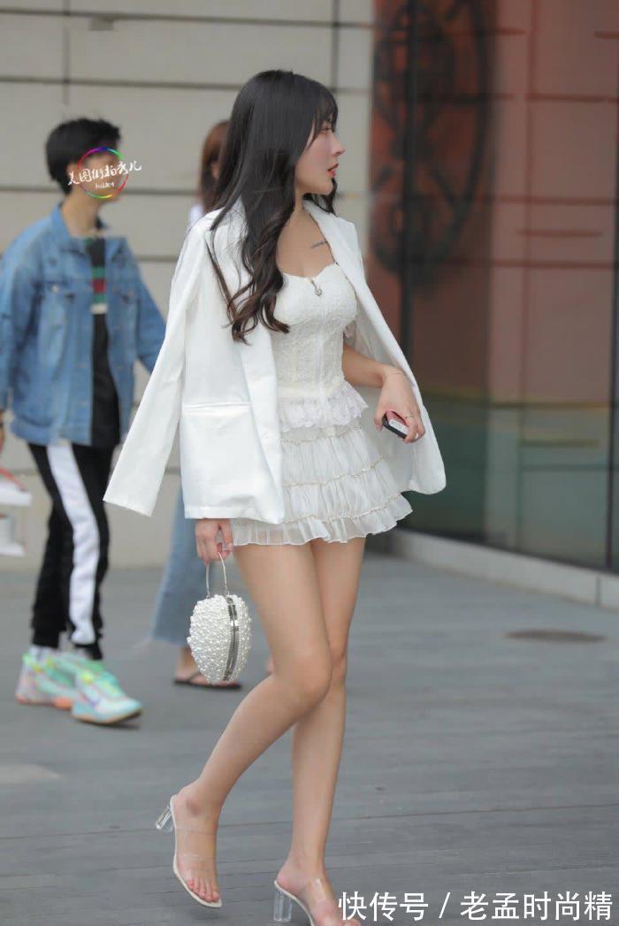 风度 街拍:“上暖下凉”有风度又有温度,小姐姐可甜可盐时髦到极致