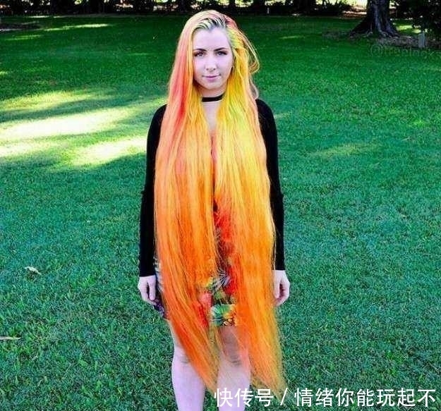 头发|女子11年只染发不剪头发,落下头发后,让众人惊艳