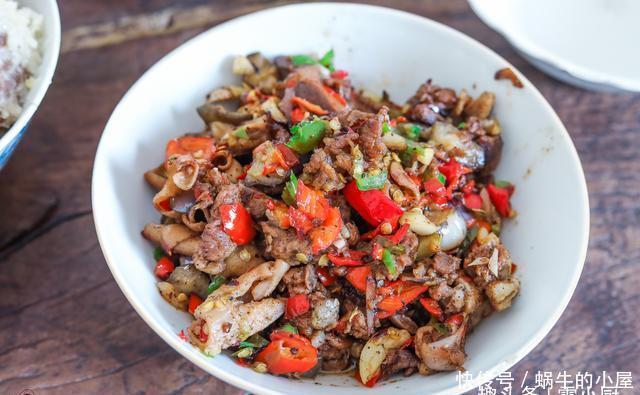 侄女过生日,妈妈早上4点就起床,做了两大桌农家菜,吃嗨了