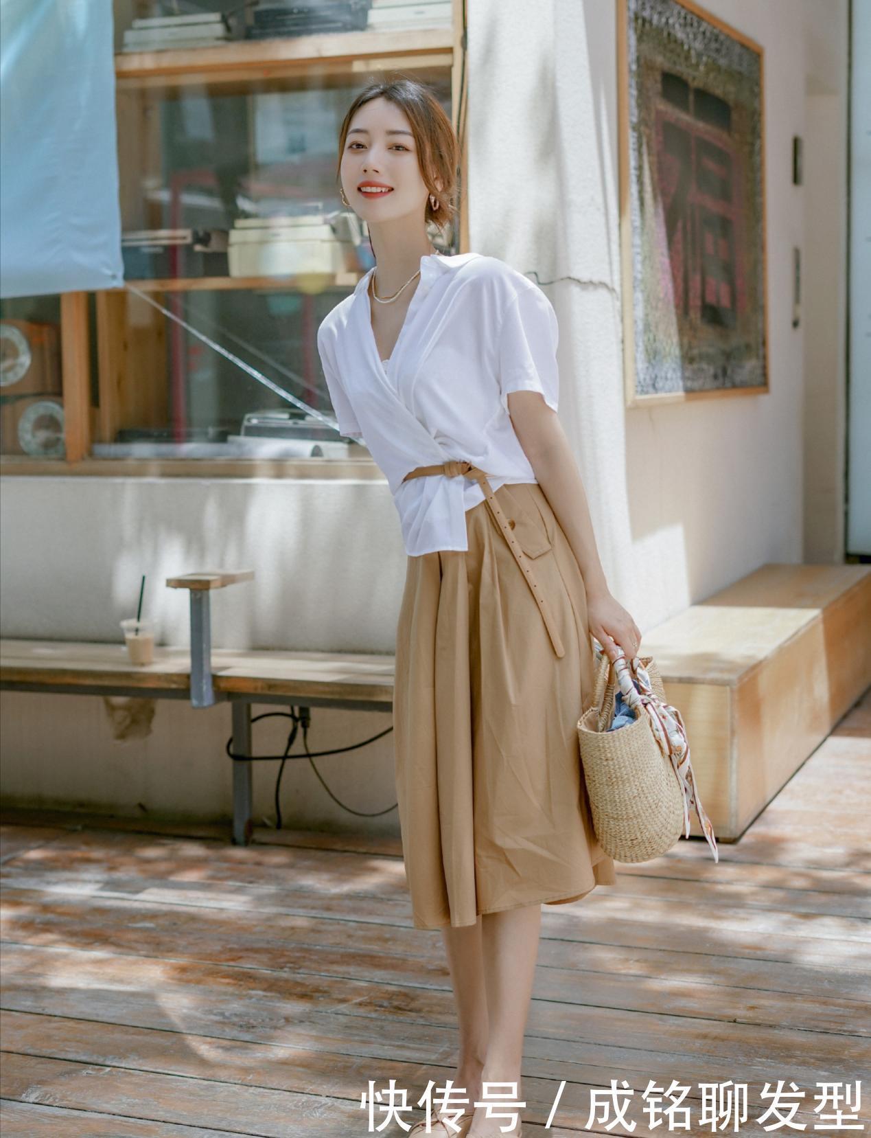 今年有一种穿搭叫“衬衫+半身裙”,优雅大气显身材,还有女人味
