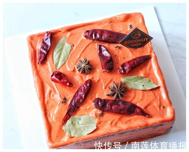 火锅底料|蛋糕能有多逼真?哪吒、敖丙比手办还精致,网友:根本无法下口!