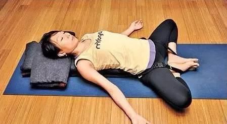 睡眠姿势影响睡觉的质量,这两个姿势睡觉,堪比吃补药