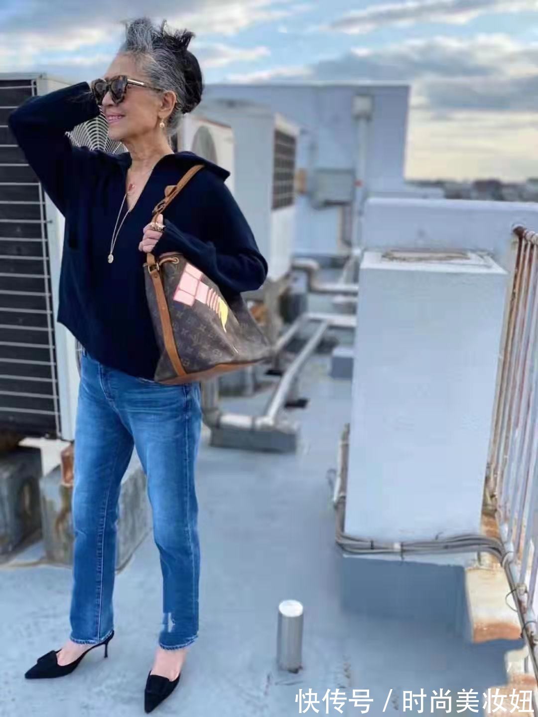 搭配|这是我见过"最会穿"的奶奶,靠穿搭年轻20岁,50+女人该学一学